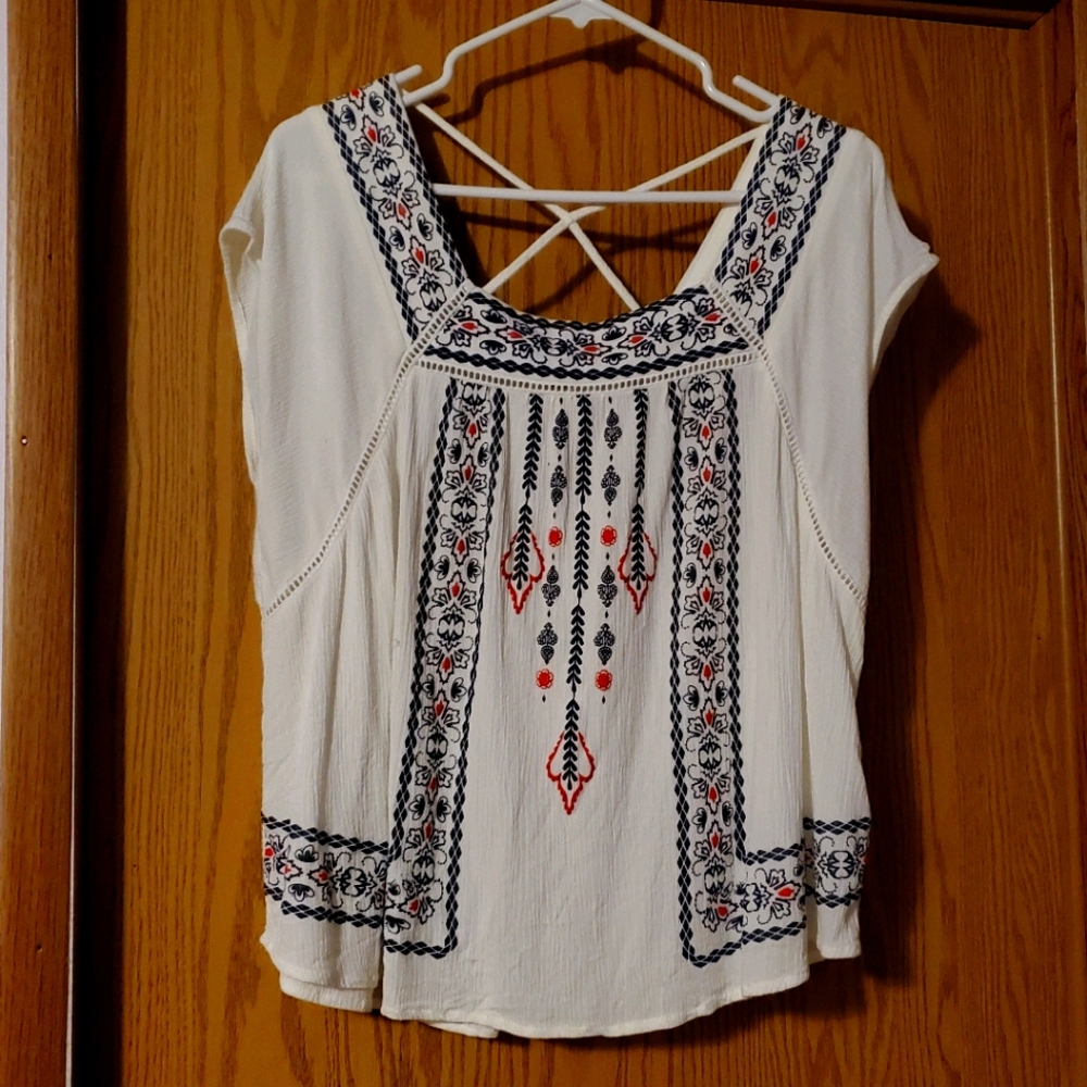 White top with design